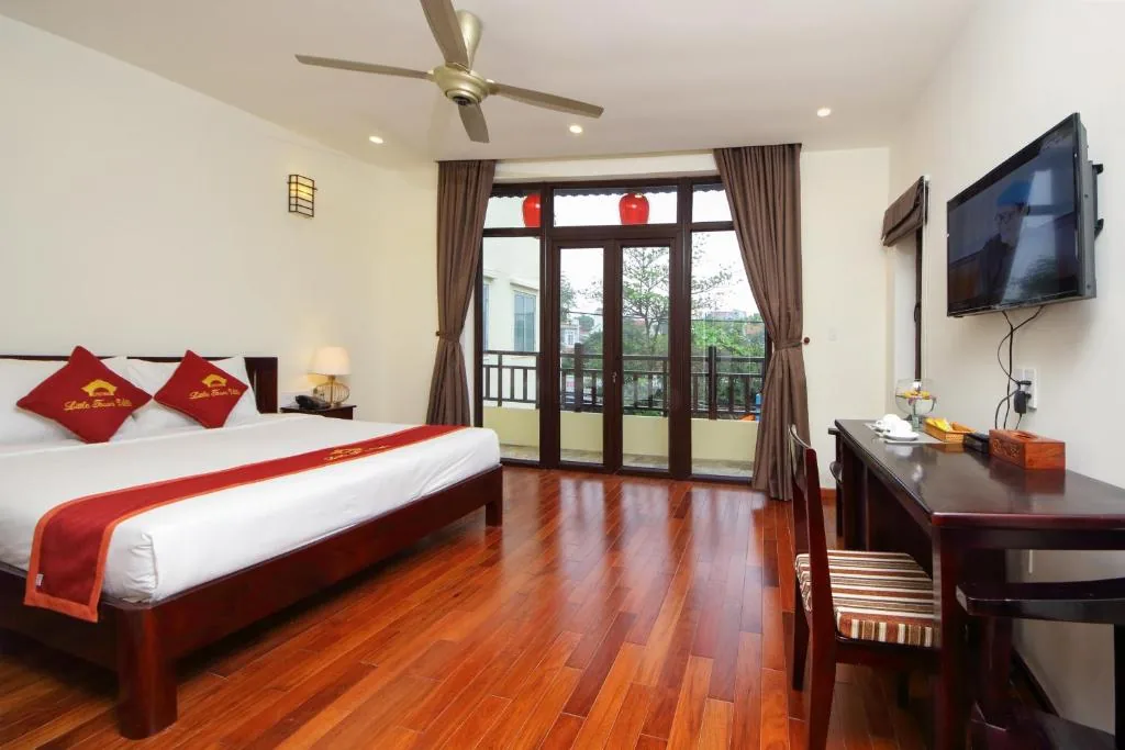 Deluxe Double or Twin Room with City View — Little Town Villa