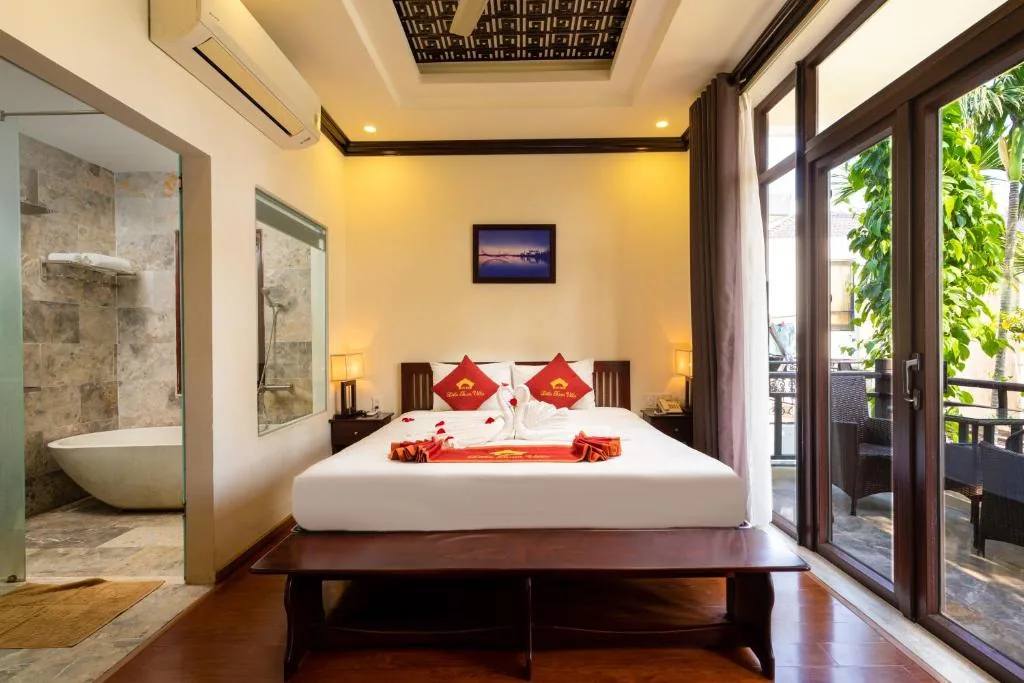Deluxe Double or Twin Room with Pool View — Little Town Villa